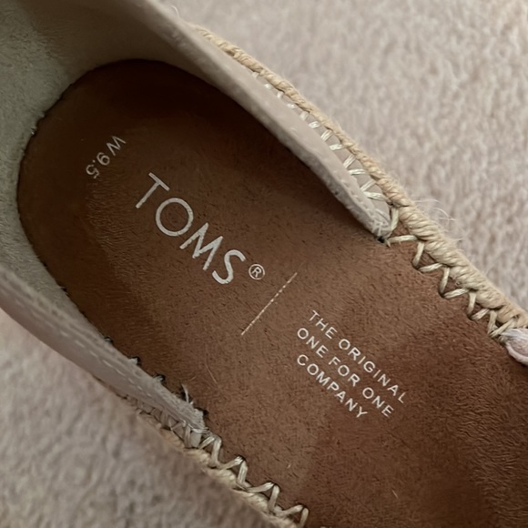 Lightly used ♥️TOMS Marisol wedge in 9.5 - Picture 9 of 9
